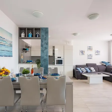 Mintos Luxury Apartament Podstrana