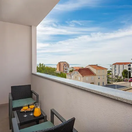 Mintos Luxury Apartman Podstrana