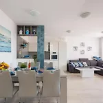 Mintos Luxury Apartamento Podstrana