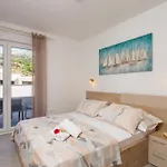 Mintos Luxury Apartament Podstrana